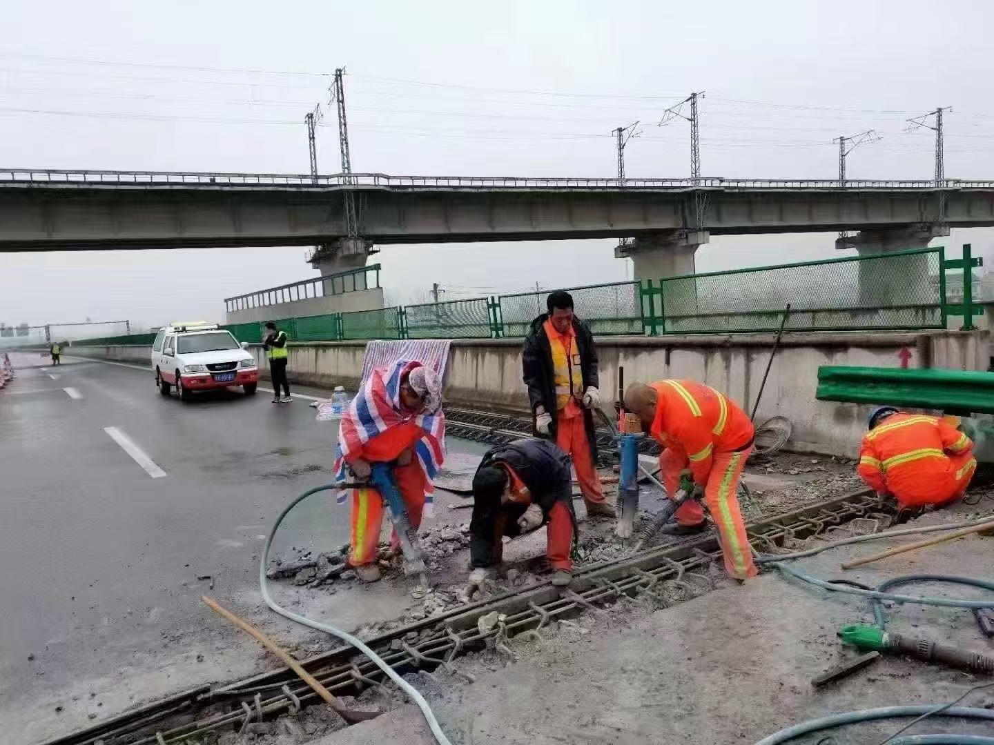 瑞金桥梁伸缩缝抢修料